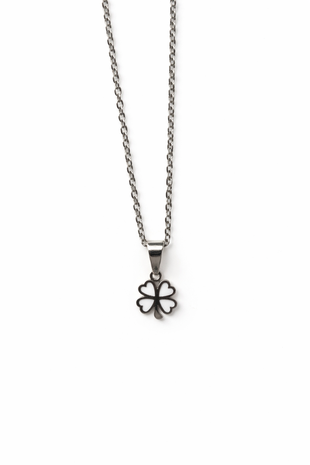 שרשרת מסטיינלס-סטיל כסופה, תליון בצורת תלתן 4 עלים עם מילוי בצבע לבן